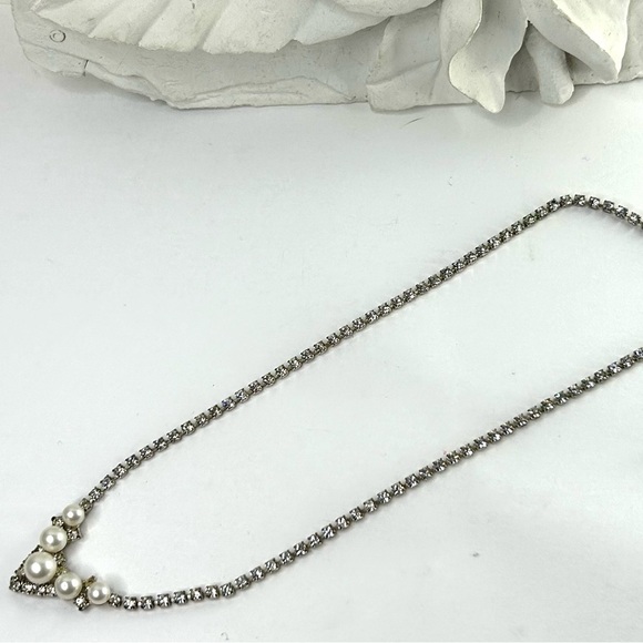 Pearls Rhinestones Fashion Necklace - Picture 4 of 8